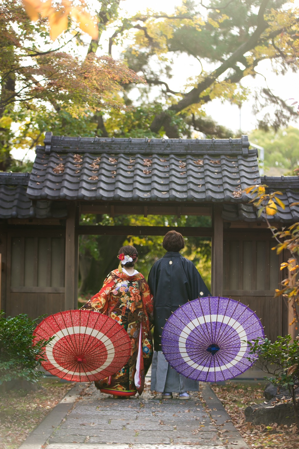 瓦屋根の門